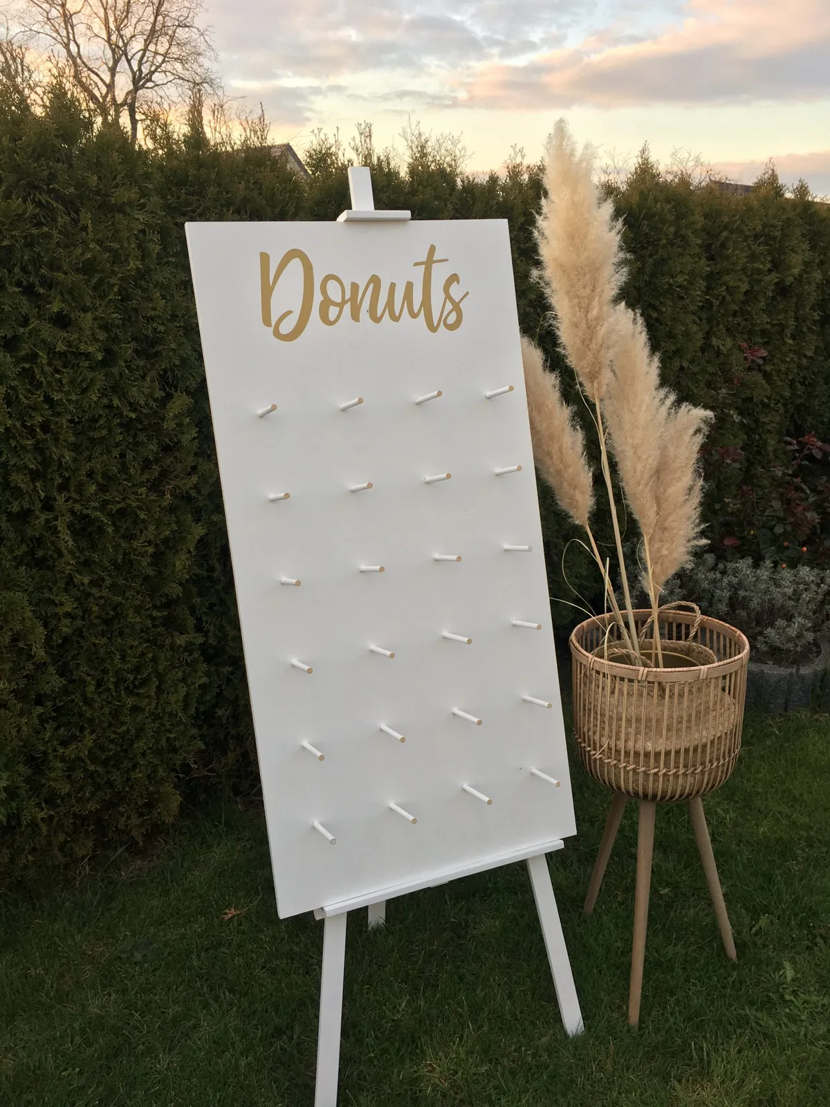 Donut Wand mit Pampasgras dekoriert