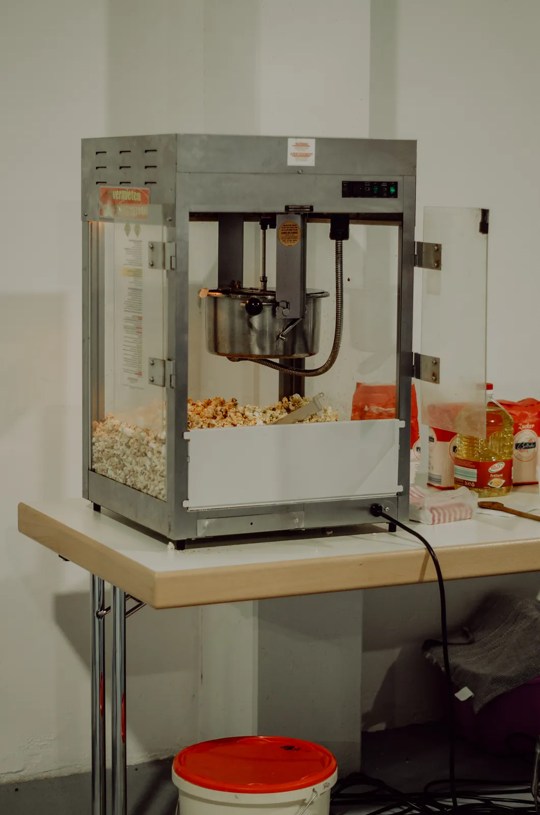 Popcorn Maschine von WatteCorn mit frischem Popcorn